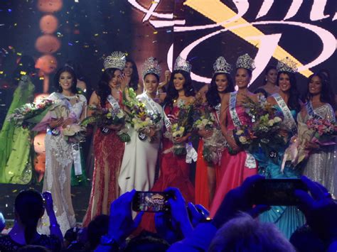 Entrepreneur from CamSur crowned 2017 Miss Universe Philippines.